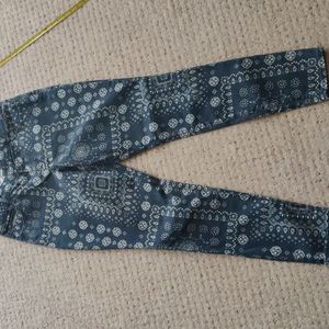 NWOT Old Navy dark blue skinny mid rise jeans with white pattern